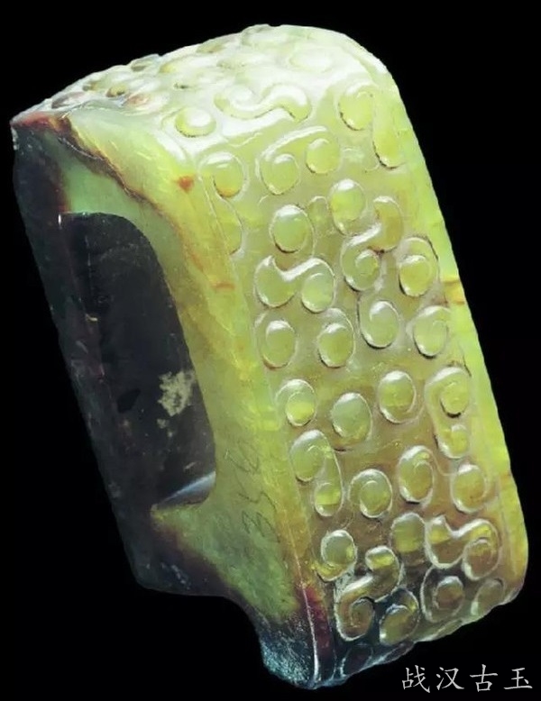 河南淅川下寺出土春秋中期玉剑柄