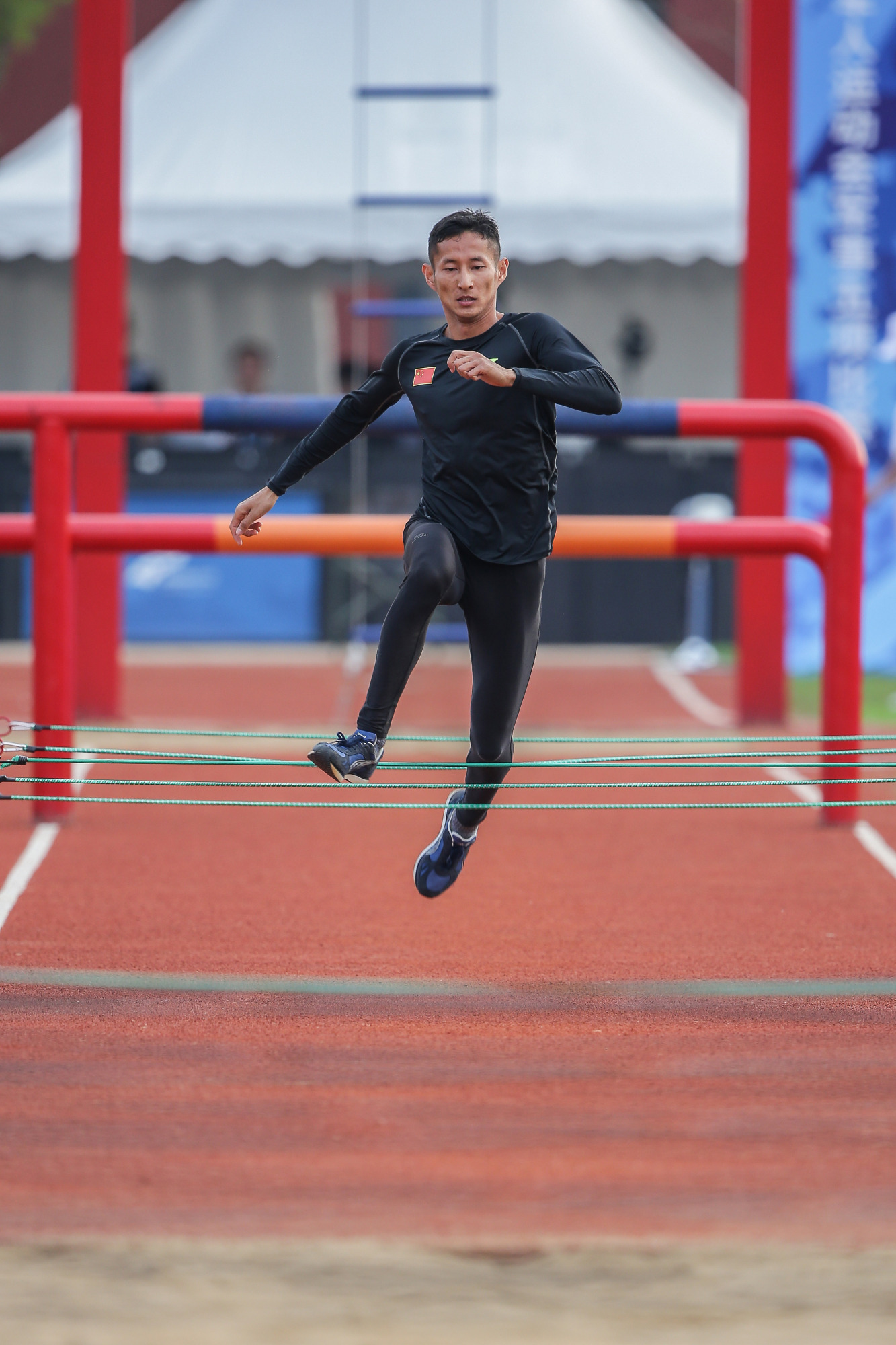 军运会|超越自己!潘玉程打破军事五项男子障碍跑世界纪录