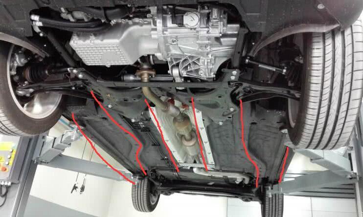 博越强于瑞虎8?看看底盘再说话