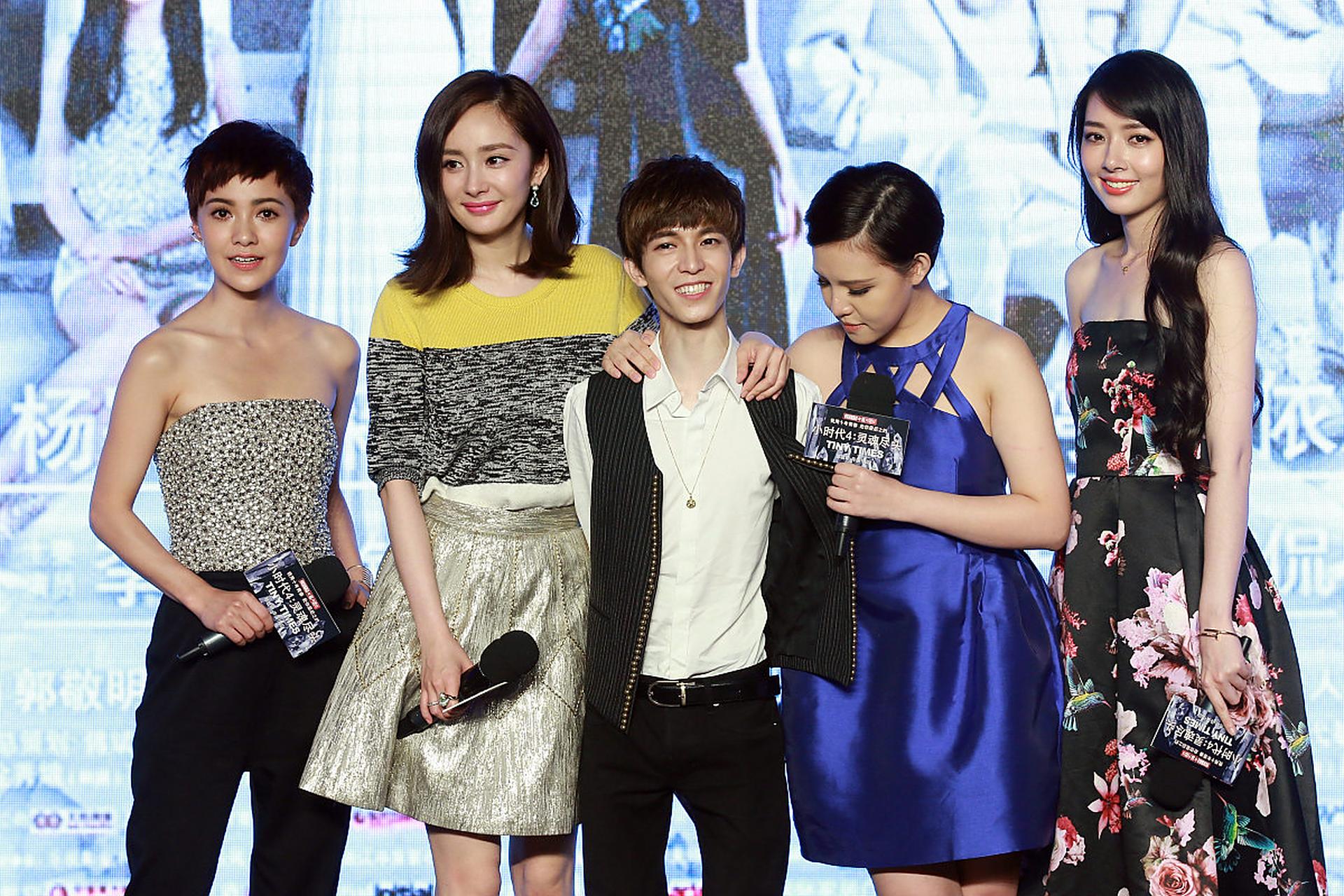 杨幂在郭敬明家被惊呆,一件粉毛衣价值46万,还有79万的台灯,40万的