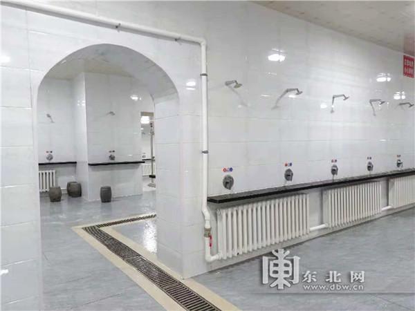 「高校后勤服务管理看变化」牡丹江医学院:浴池旧貌换新颜 宿舍实行半