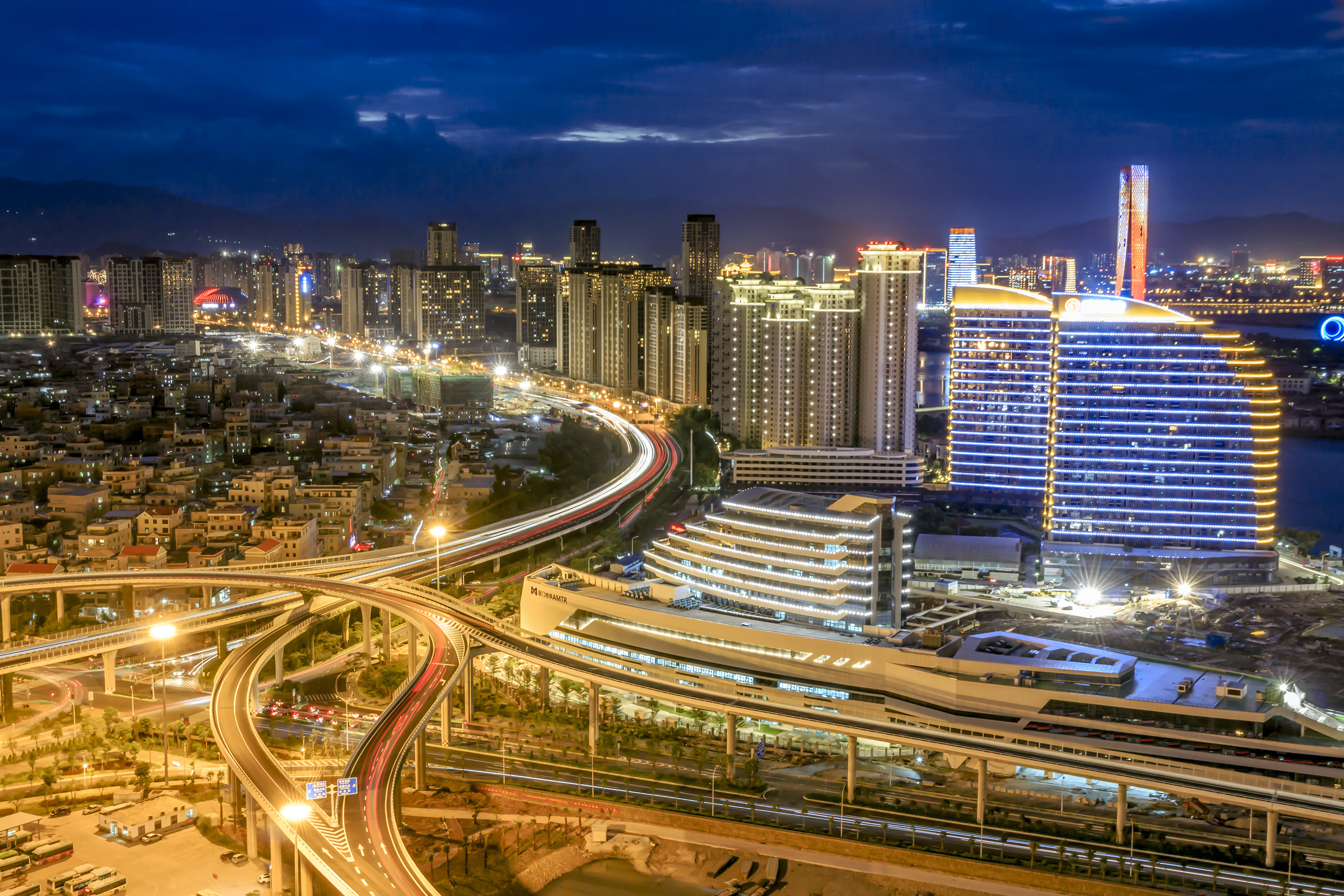 厦门夜景不输维多利亚港!