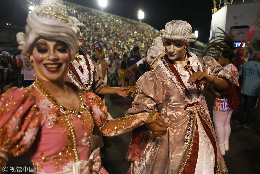 巴西狂欢节持续 漫天歌舞昼夜不停