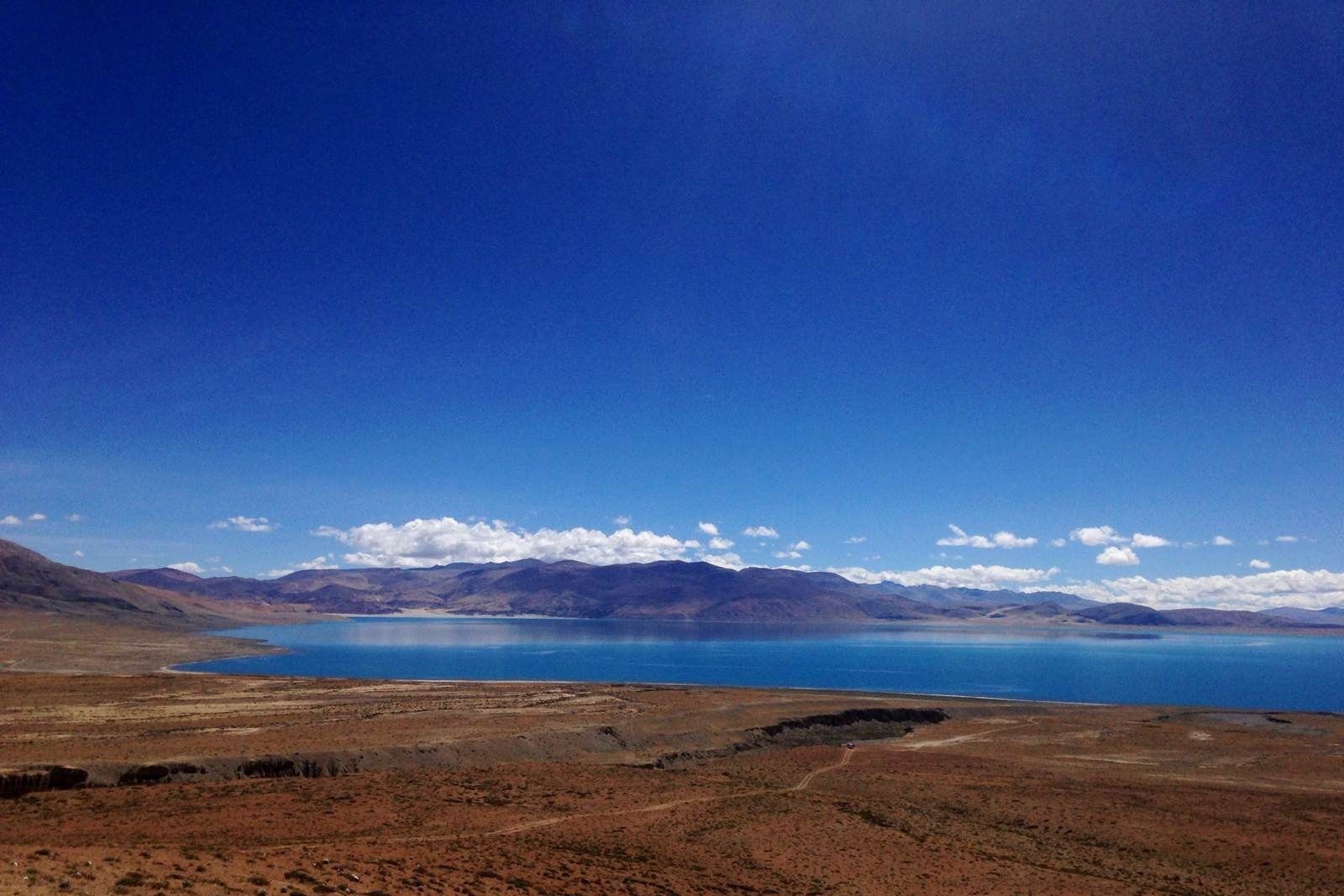 错那湖,位于那曲市安多县,湖面海拔4650米,是怒江的源头湖.