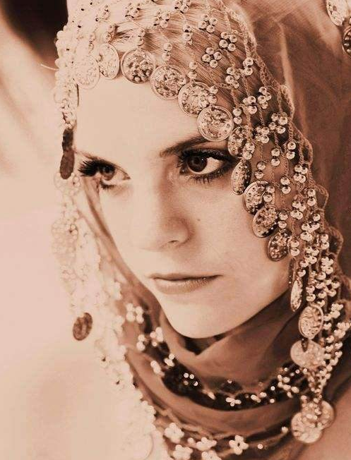 19岁沙特公主为爱私奔,失败后受到众人唾弃,最终被石头砸死