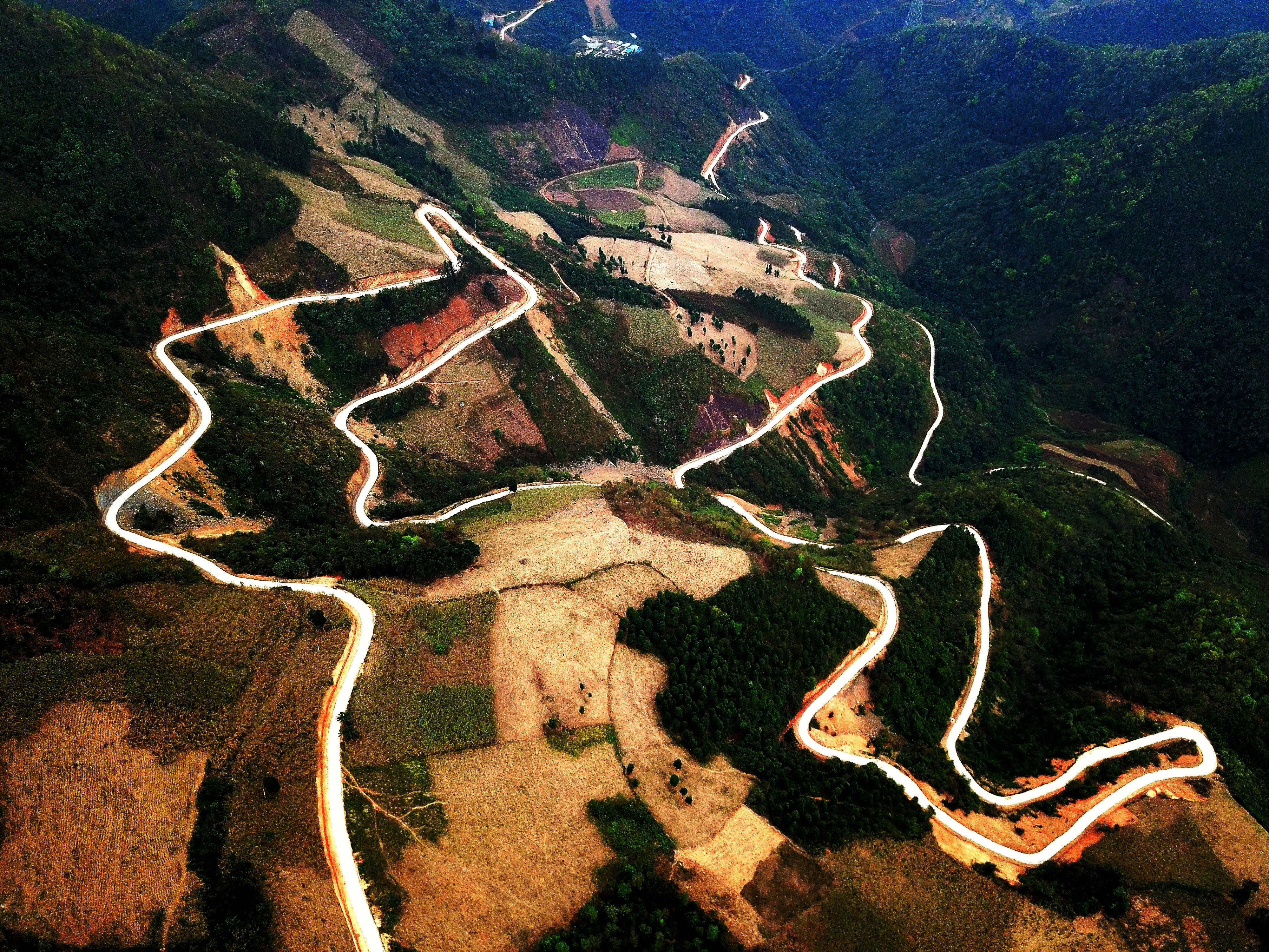 图文互动)(7)从秃山到青山的蝶变——广西石漠化治理10年再现发展生机