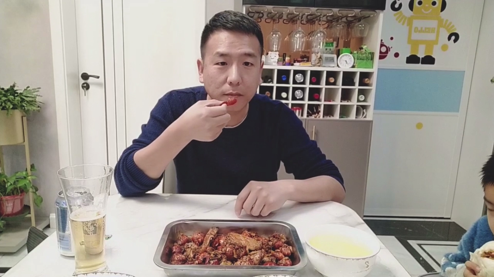 夏天马上到了,夜市上你最想吃的是什么,虾尾鸡翅来一份