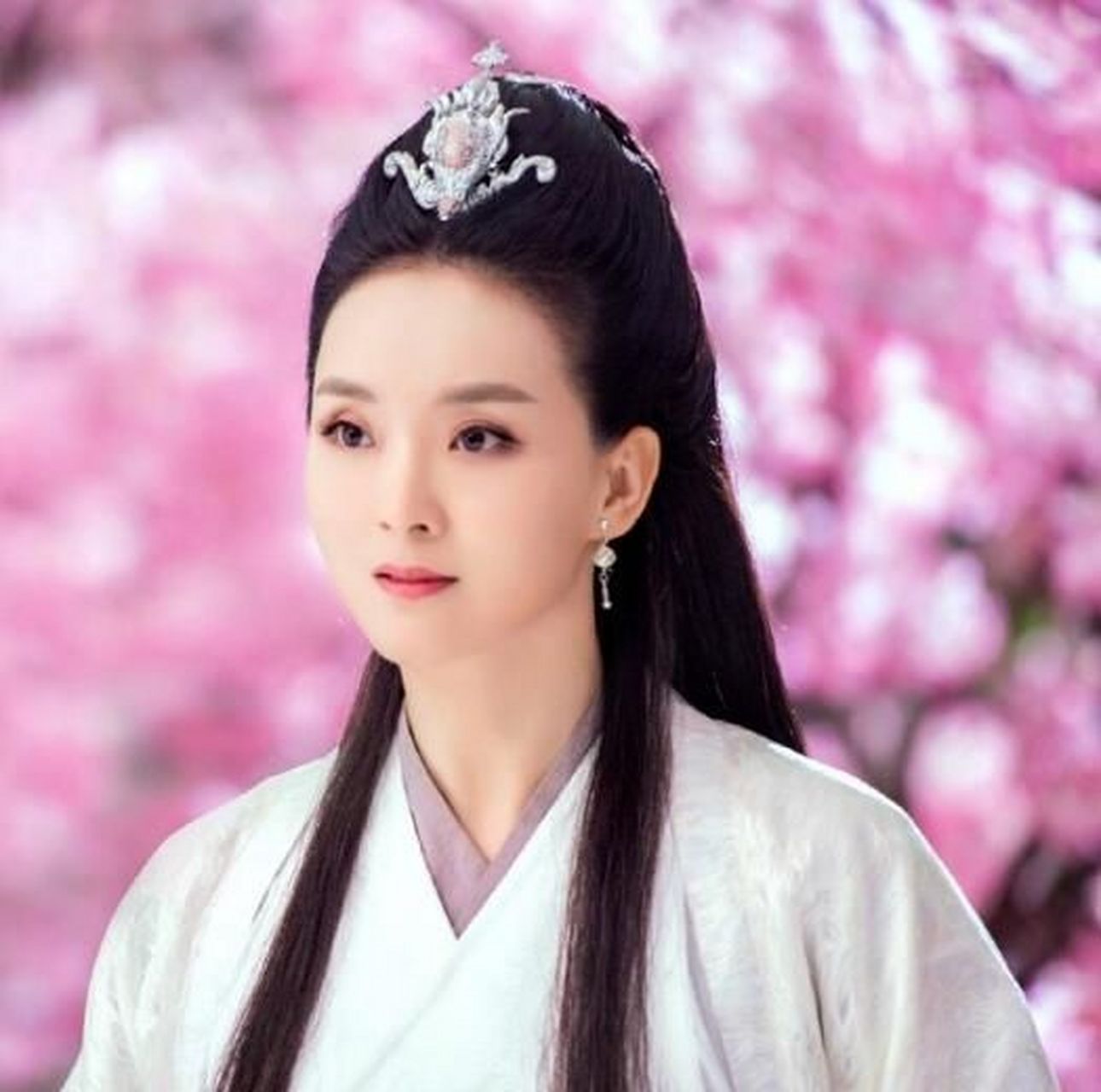 《还珠格格》中晴儿的扮演者王艳,当年的王艳可是个高产的演员,很多