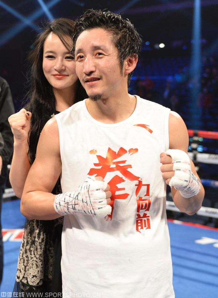 冉莹颖情人节晒合照,邹市明的一张照片,暴露了家庭地位!