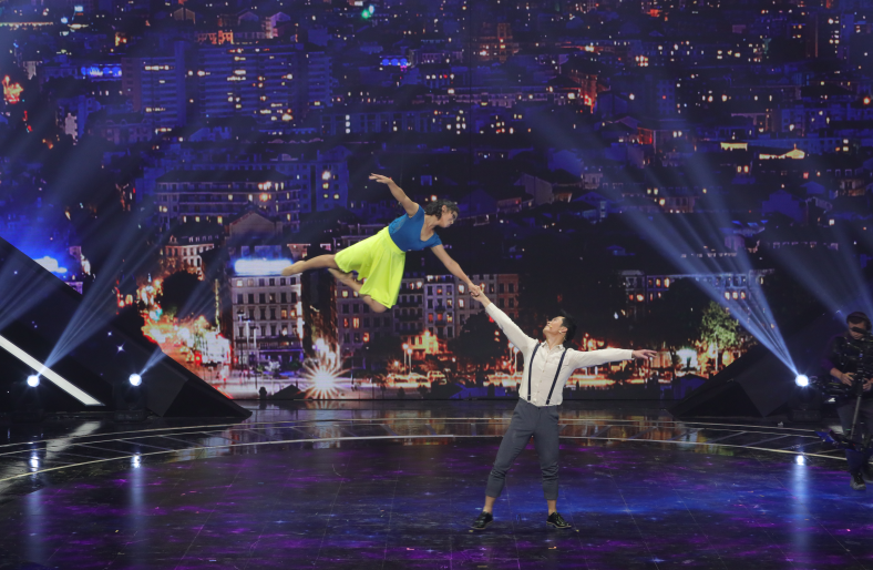 国内首创威亚舞,菏泽夫妻搭档登上央视舞台