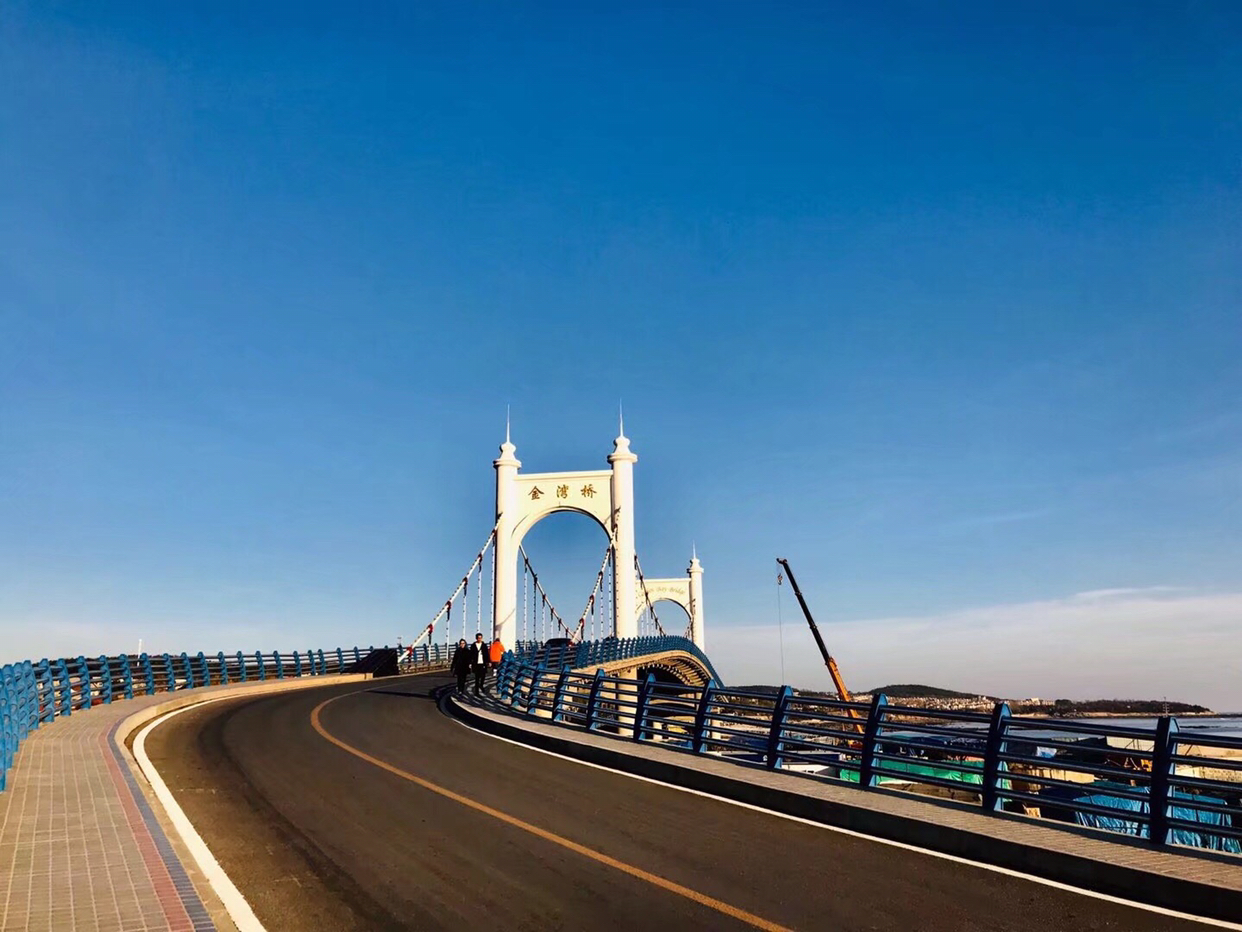 冬日的大连开发区金石滩金湾桥