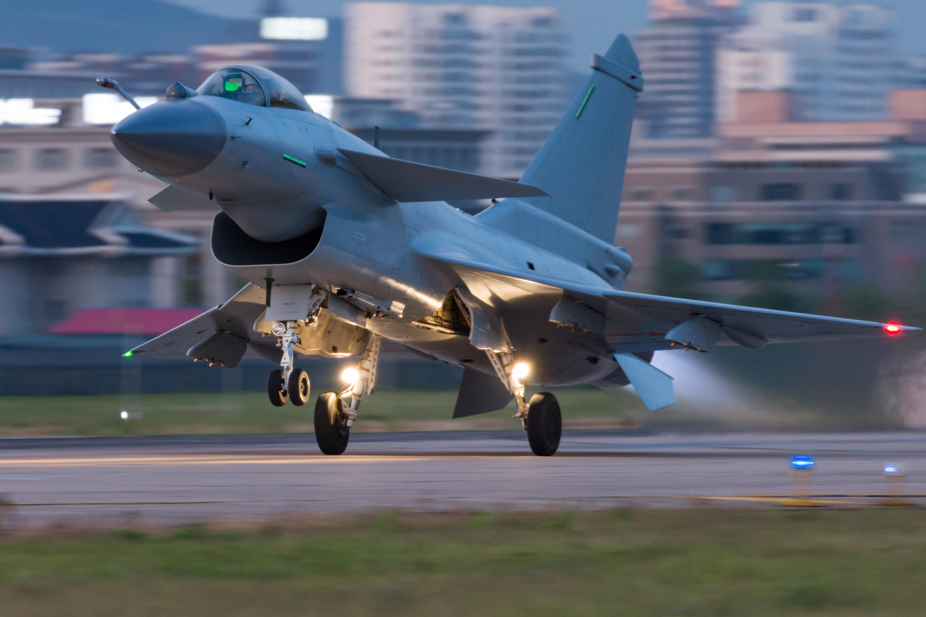 沈飞到底吃没吃透苏27?它和成飞研制歼10有何不同