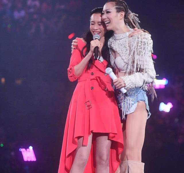 莫文蔚依旧坚持健身,身材如同24岁少女,厉害了