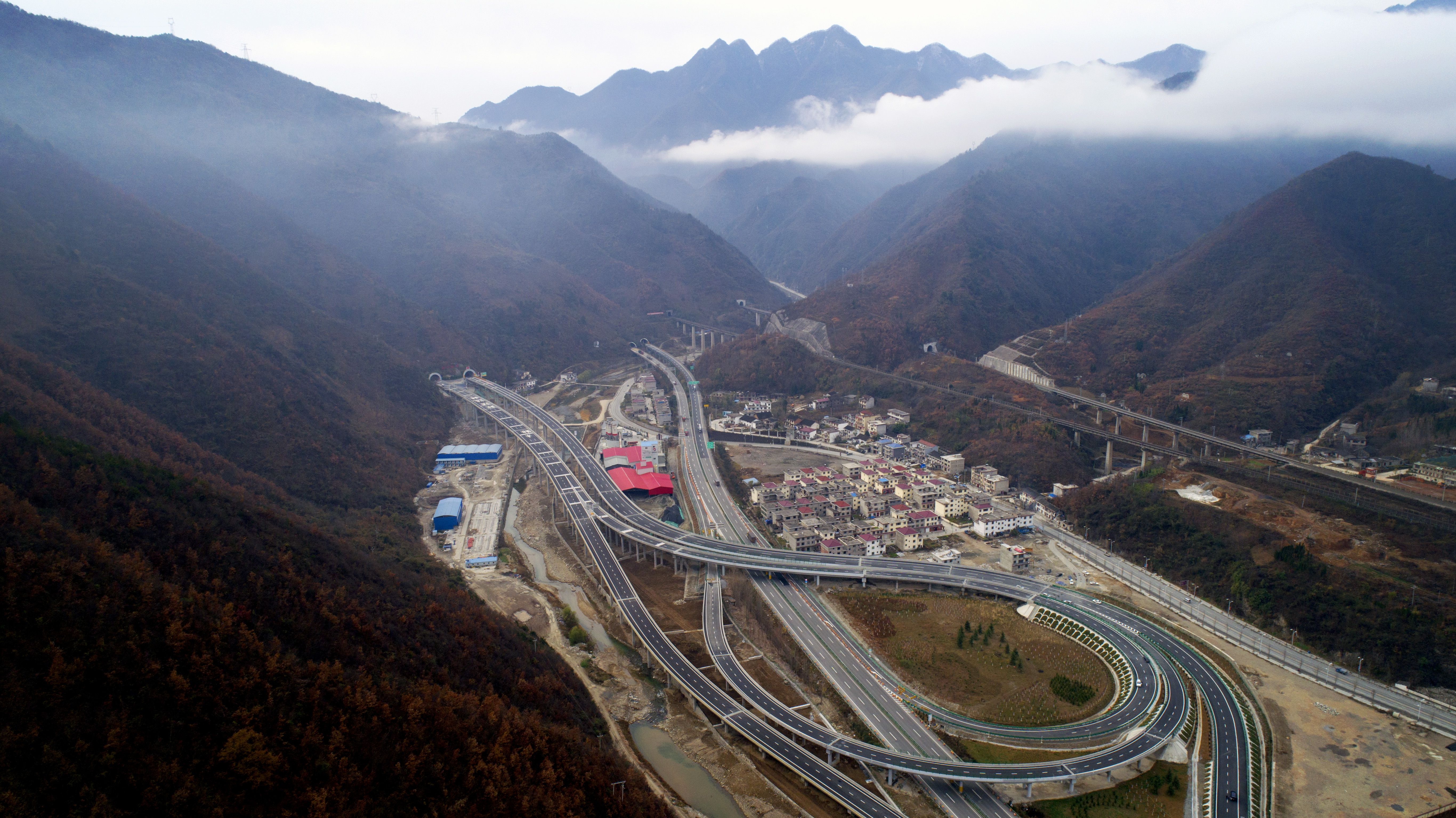 陕西柞水至山阳高速公路即将通车(1)