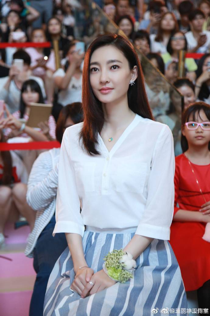 在家办公是种什么样的体验# #王丽坤 # 网课第一天,早上第一个提问就