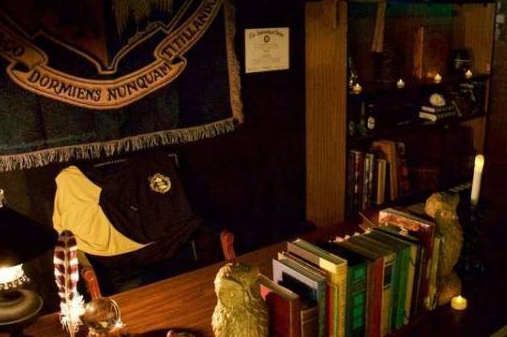 美国老师趁暑假把教室变成魔法学校,花费70小时