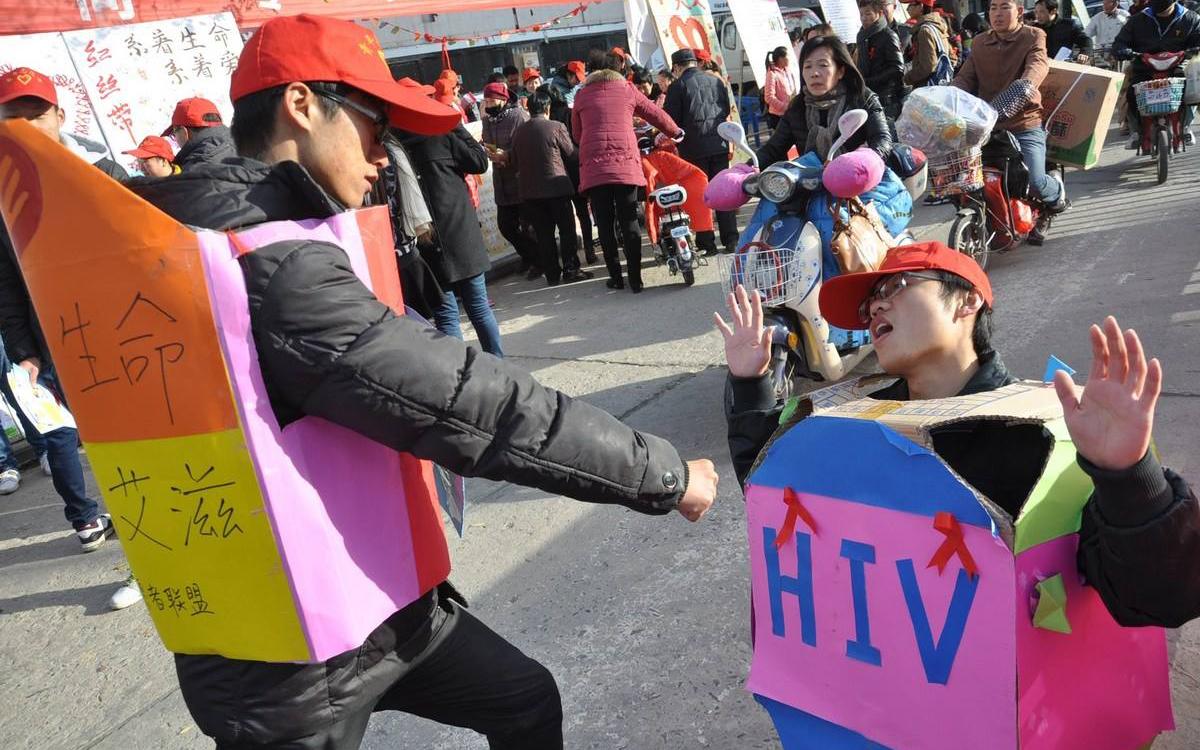 艾滋病兩大高發群體,大學生髮病率最高,老年人也未能倖免!