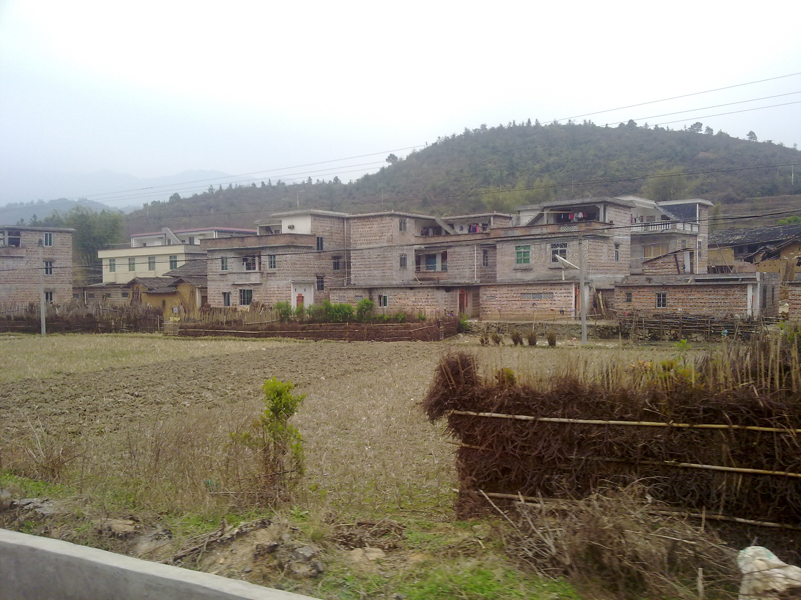 廣東懷集鄉下的風景,平原和山地交織一片