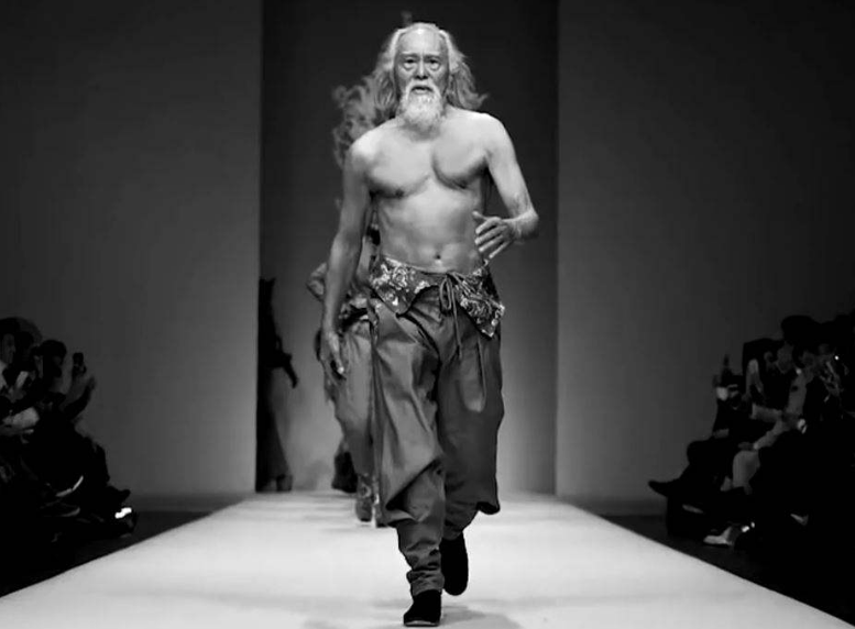 82岁王德顺和妻子近照曝光,堪称"宠妻狂魔",这才是金婚的样子