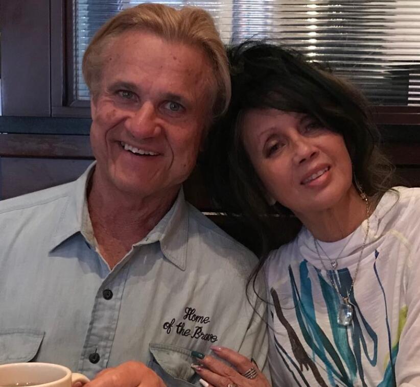 63岁汤姆普拉茨,曾参加七次奥赛,虽未获第一但因"腿王"而闻名