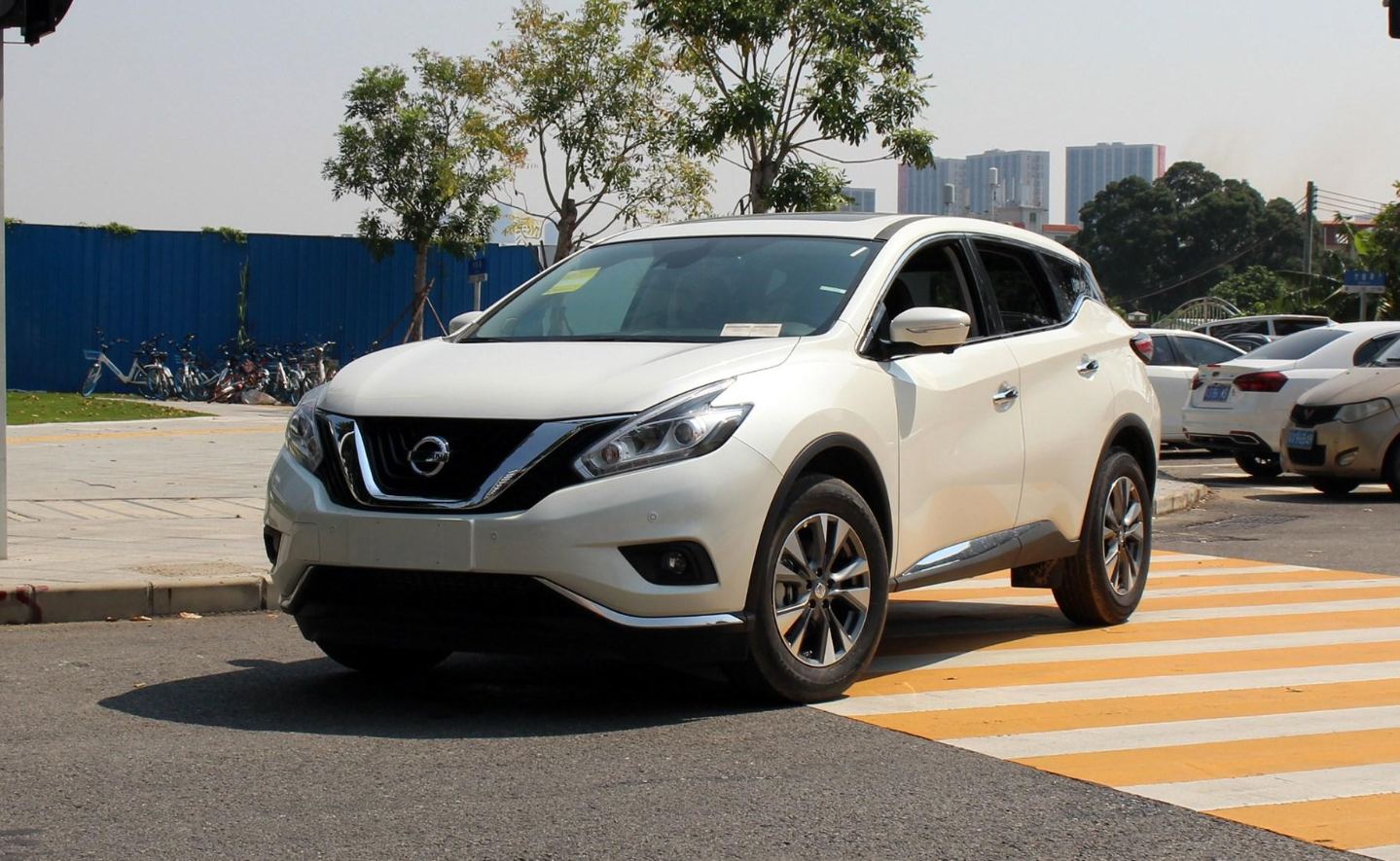 2019款日产楼兰崛起,从30万一口气降到26万,2.5t动力还配四驱