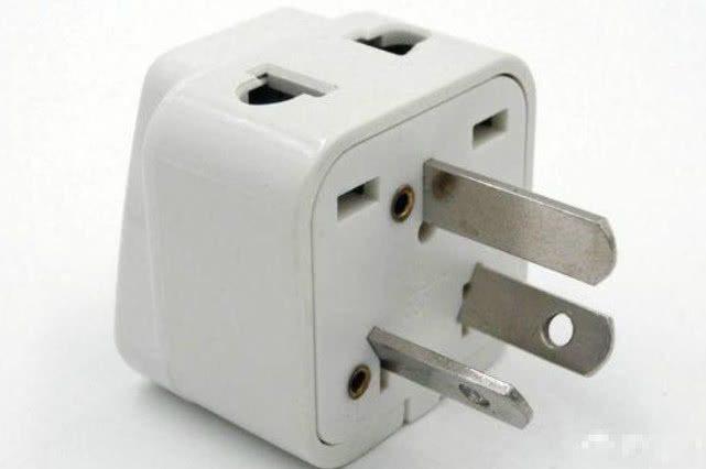 插头上这两个孔用处这么大!用了这么久都不知道,太实用了