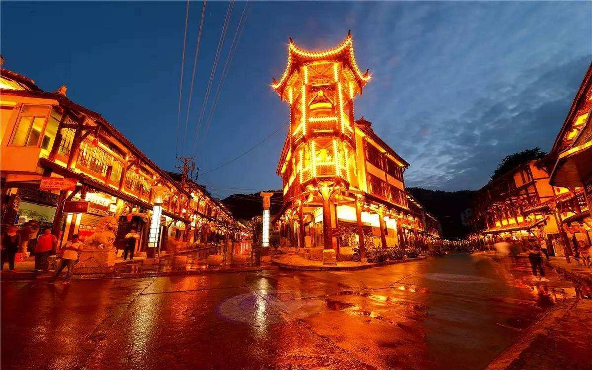 四川曾家山避暑节#曾家山的川洞庵国内第二大天坑,天然氧吧,风景这边