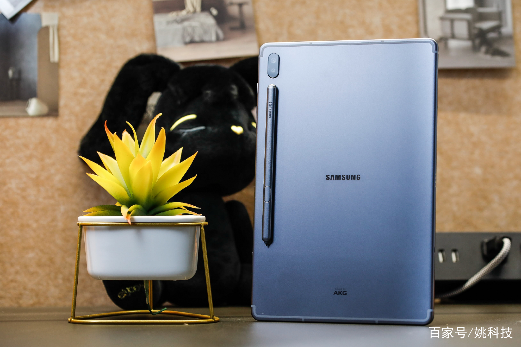 《生产力和娱乐性兼备 三星旗舰平板Galaxy Tab S6在中国发布》