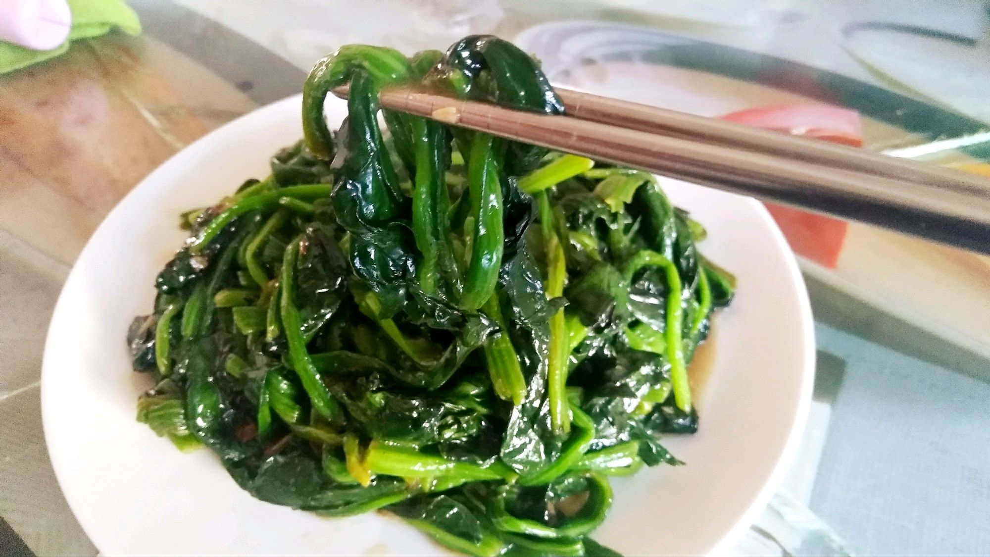 宁肯不吃大鱼大肉也要吃它,小炒菠菜这样做营养又好吃