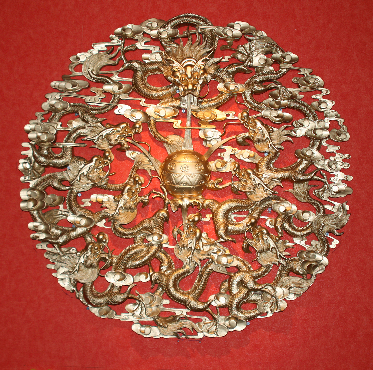 寻找百度ai写手计划# 五福捧寿.图案为五只蝙蝠一寿字.