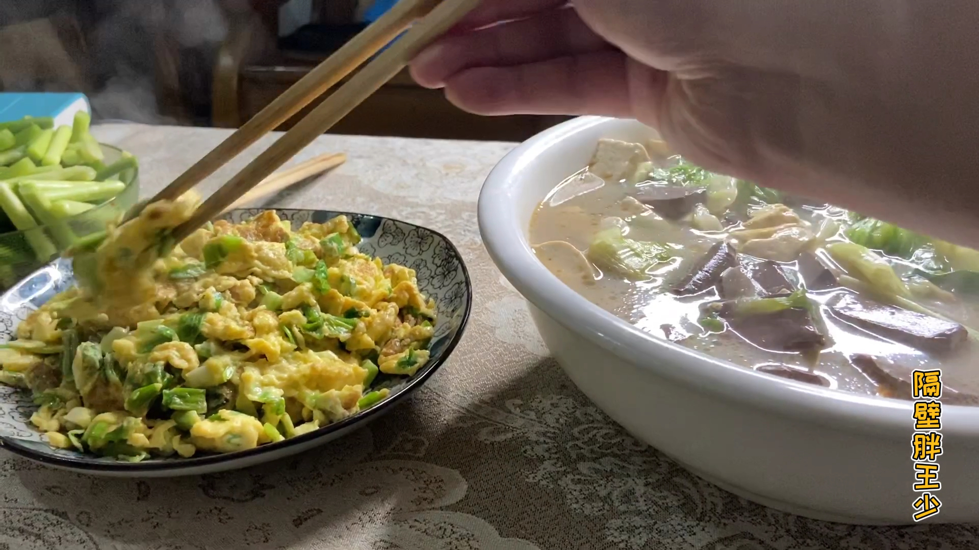 4块钱鹅血,2块钱豆腐,煮一碗“黑白”豆腐汤,吃得真带劲!