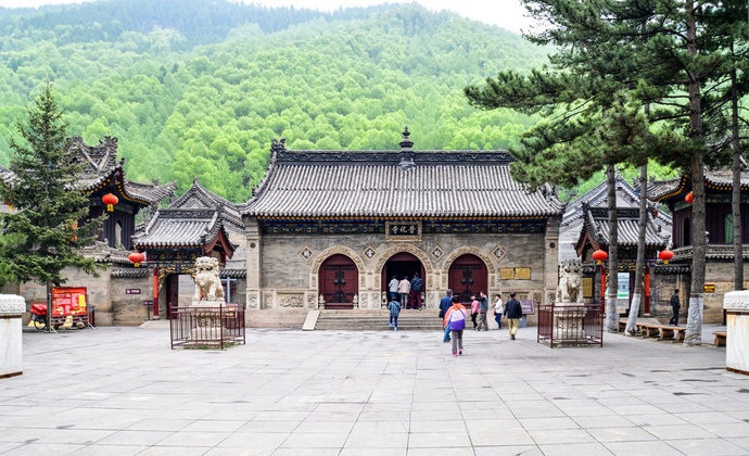 台怀镇位于山西省忻州市五台县的最北端,五台山景区的中心地带