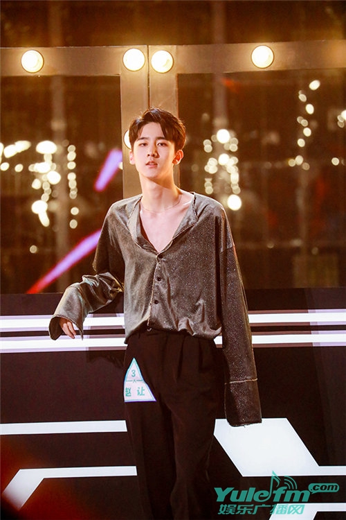 《创造营2019》赵让首次挑战性感风 魅惑力十足