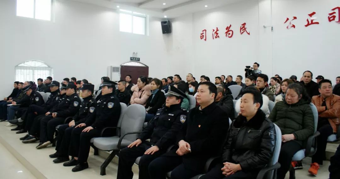 大通湖区检察院起诉倪某等13人恶势力犯罪集团