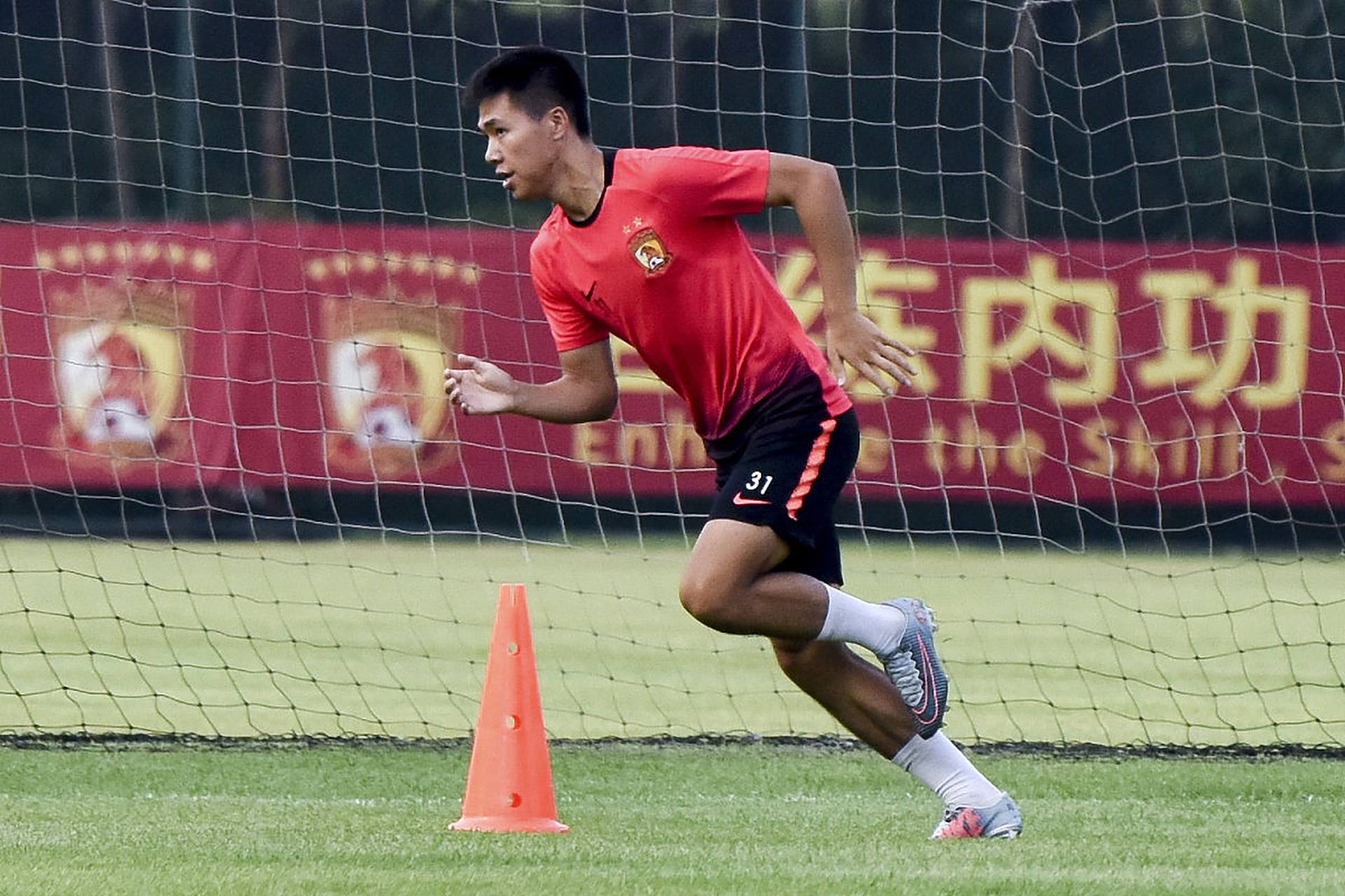 广州恒大足校的小将罗涵博文已经确定留洋,这对中国足球的未来发展