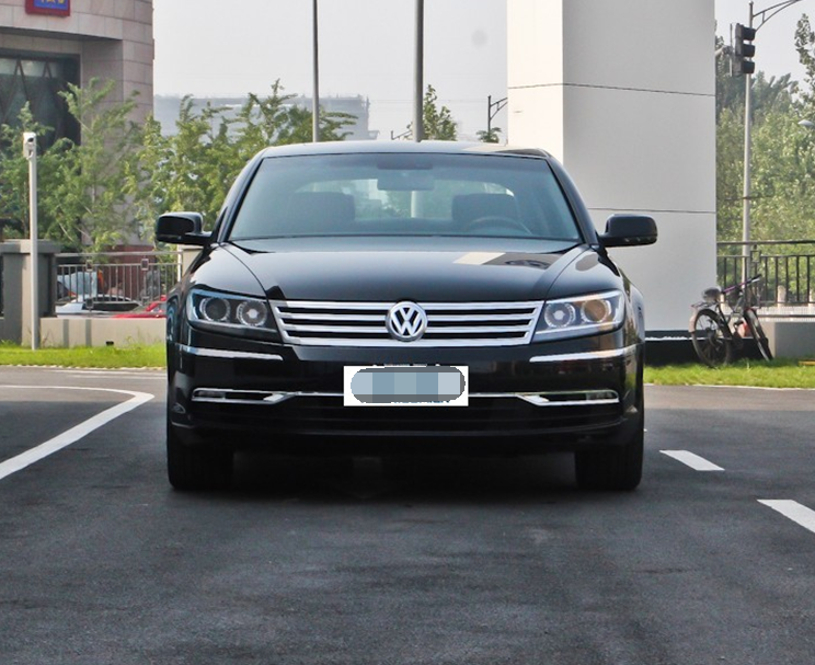 给大家品鉴一下大众进口辉腾 3.0 精英定制版的图片解析