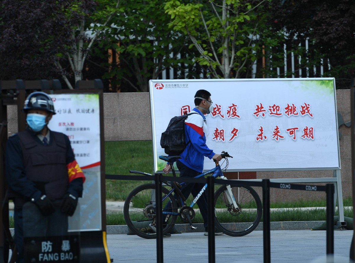 「主打」北京高三学生开学复课！早晨6点57分，她第一个走进校门