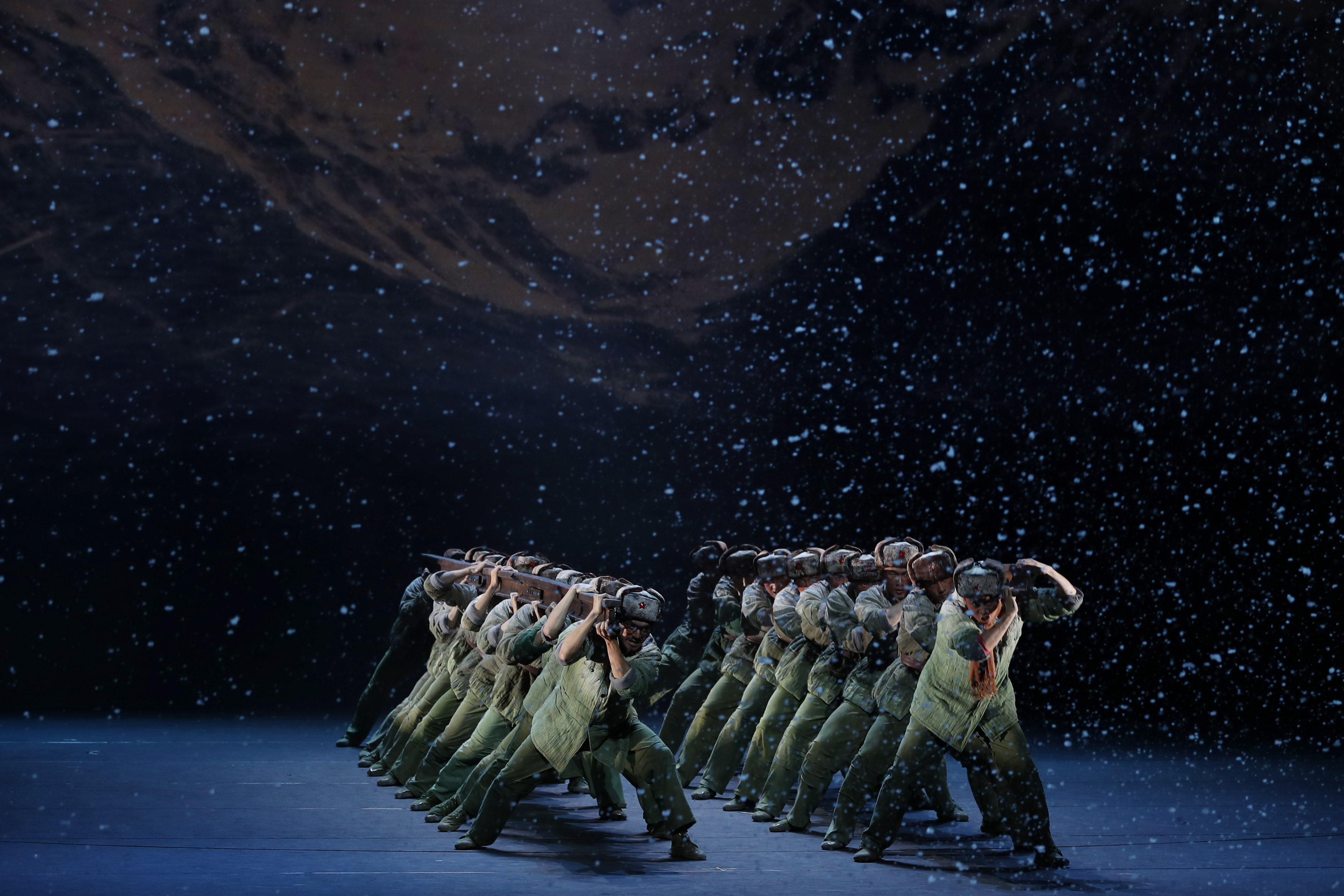 舞剧《天路》亮相第十二届中国艺术节(1)