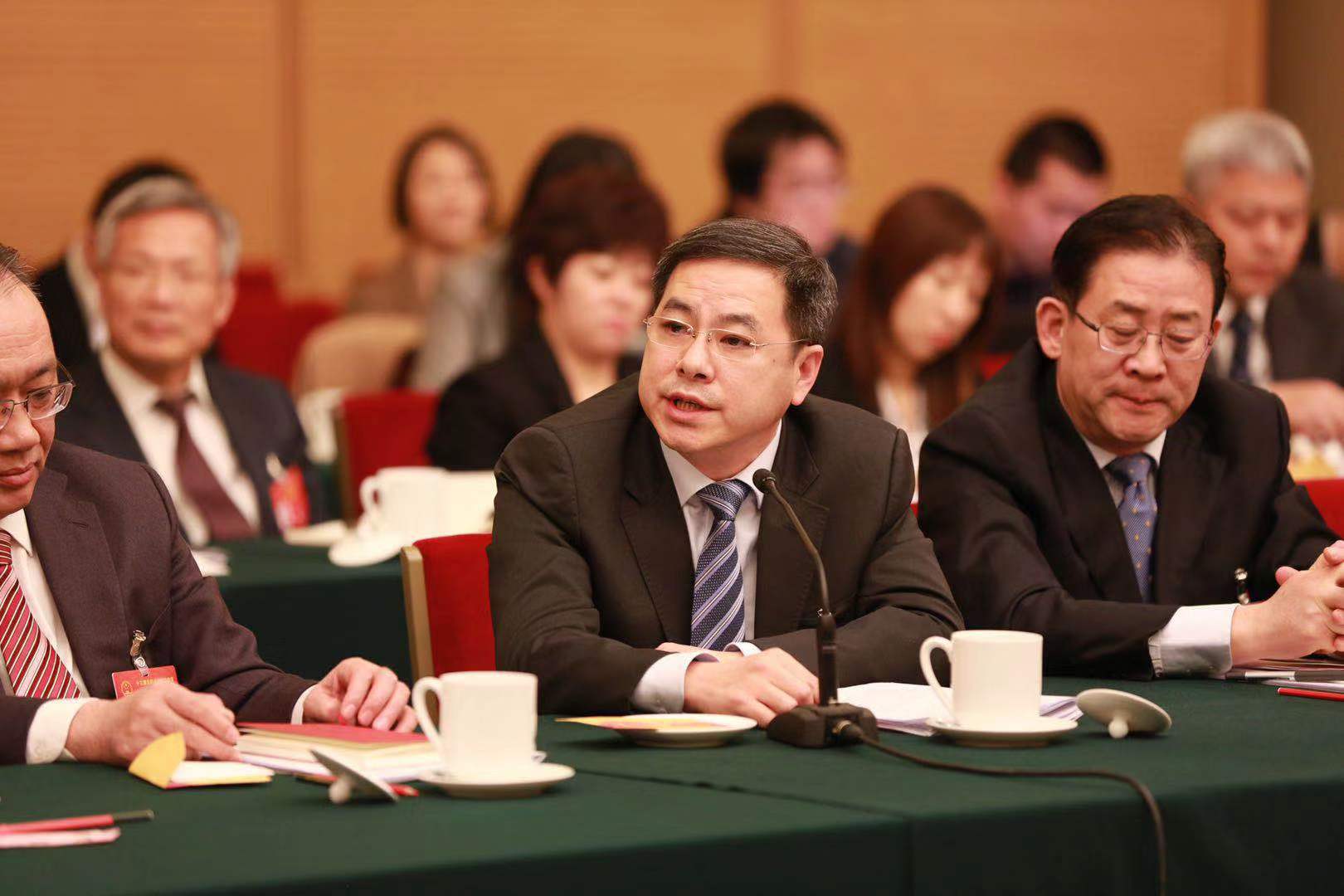 杭迎伟代表:推动陆家嘴金融城和张江科学城双城辉映