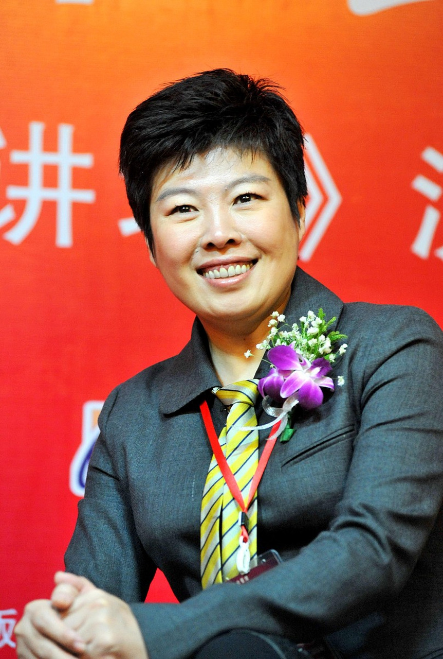 邓亚萍辟谣涉嫌贪腐被带走调查# 邓亚萍是中国乒乓球运动员,教练员和