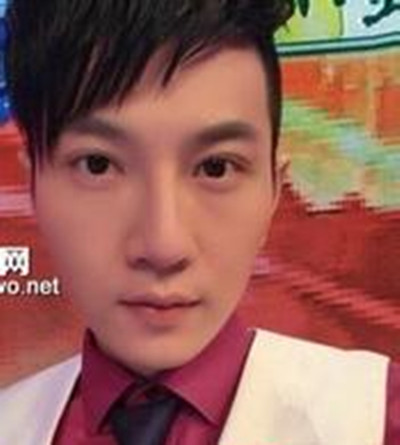 谁能百里挑一何孟怀寻爱而来,台上表演亮特异功能