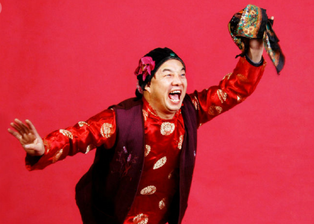 1996年,张德高组建了"长虹喜剧团",该团演员都是乡村农民,该团还曾