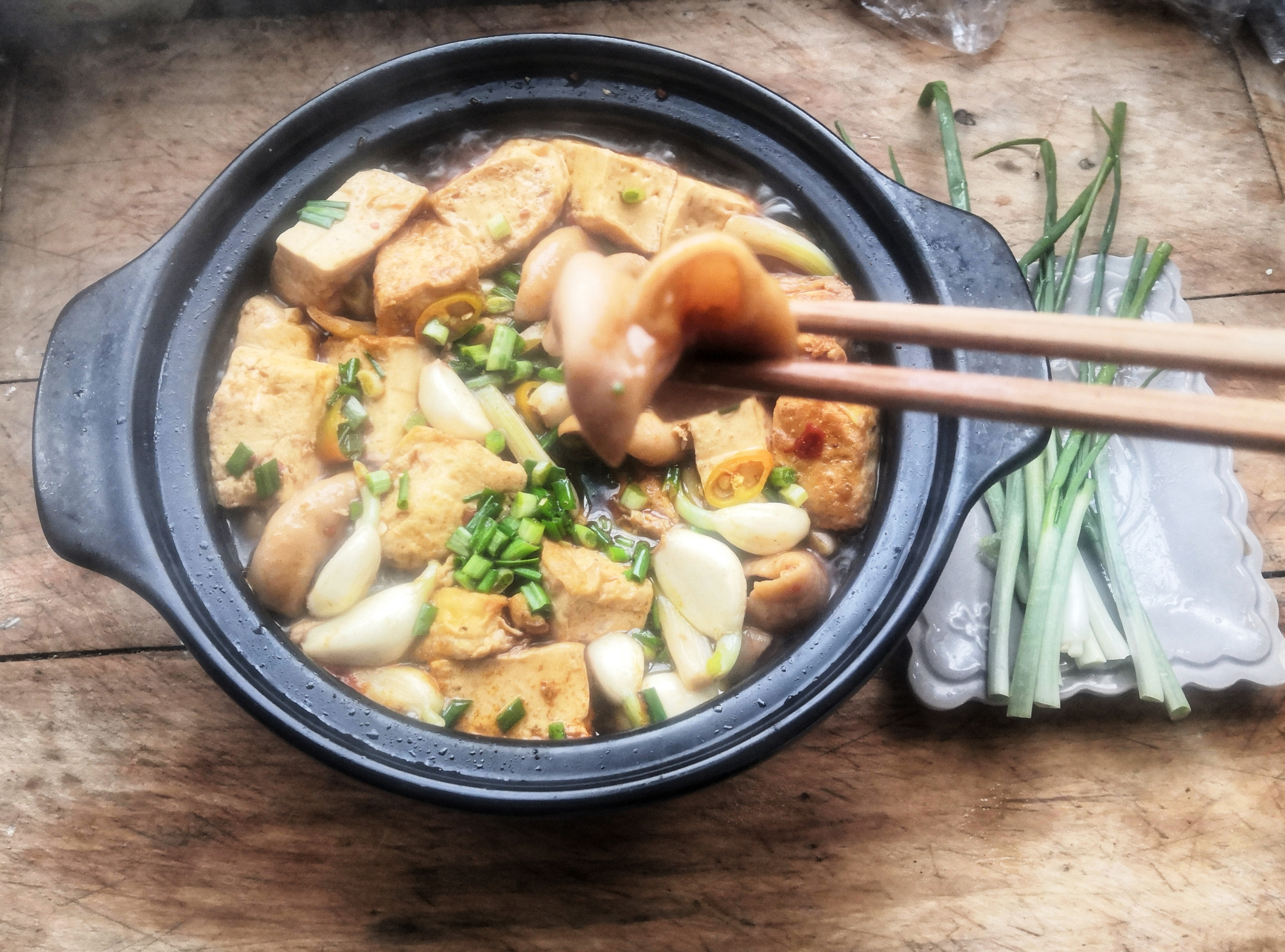 晚上准备一道特别香的菜,豆腐炖大肠做晚餐,吃的暖和又美味