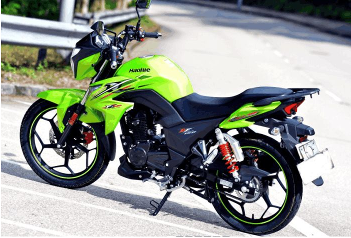 豪爵高品质150运动街车,高颜值提速猛,超低油耗满油700公里