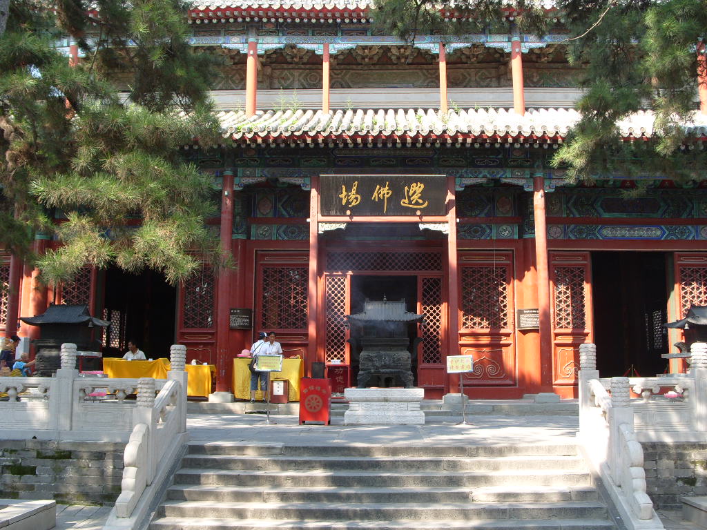 北京这座历史悠久的寺庙,有很多神奇传说,如今很多游客前来祈福