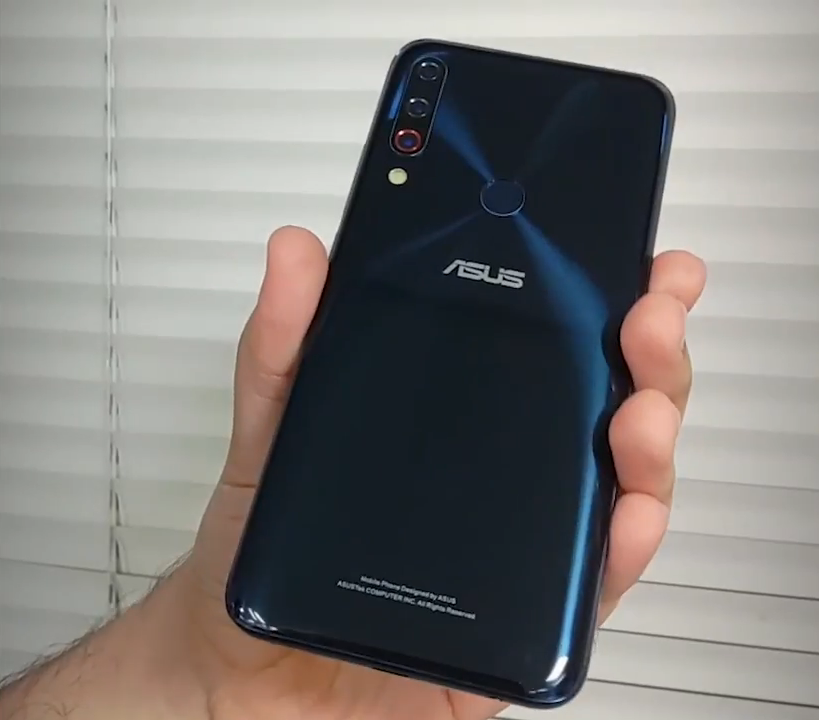 华硕zenfone6工程机谍照曝光:斜美人尖,屏幕摄像头出现
