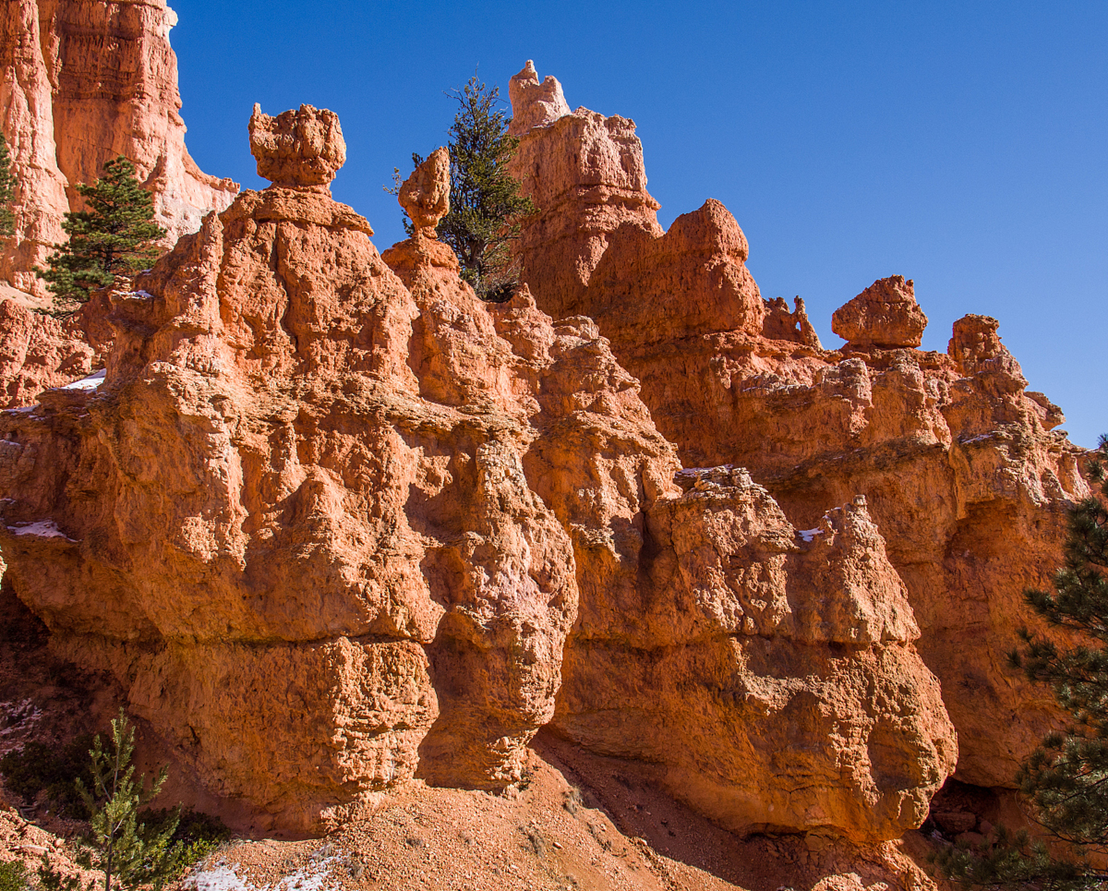 在云南曲靖市南部陆良县的马街镇,隐藏着一处令人叹为观止的自然奇观