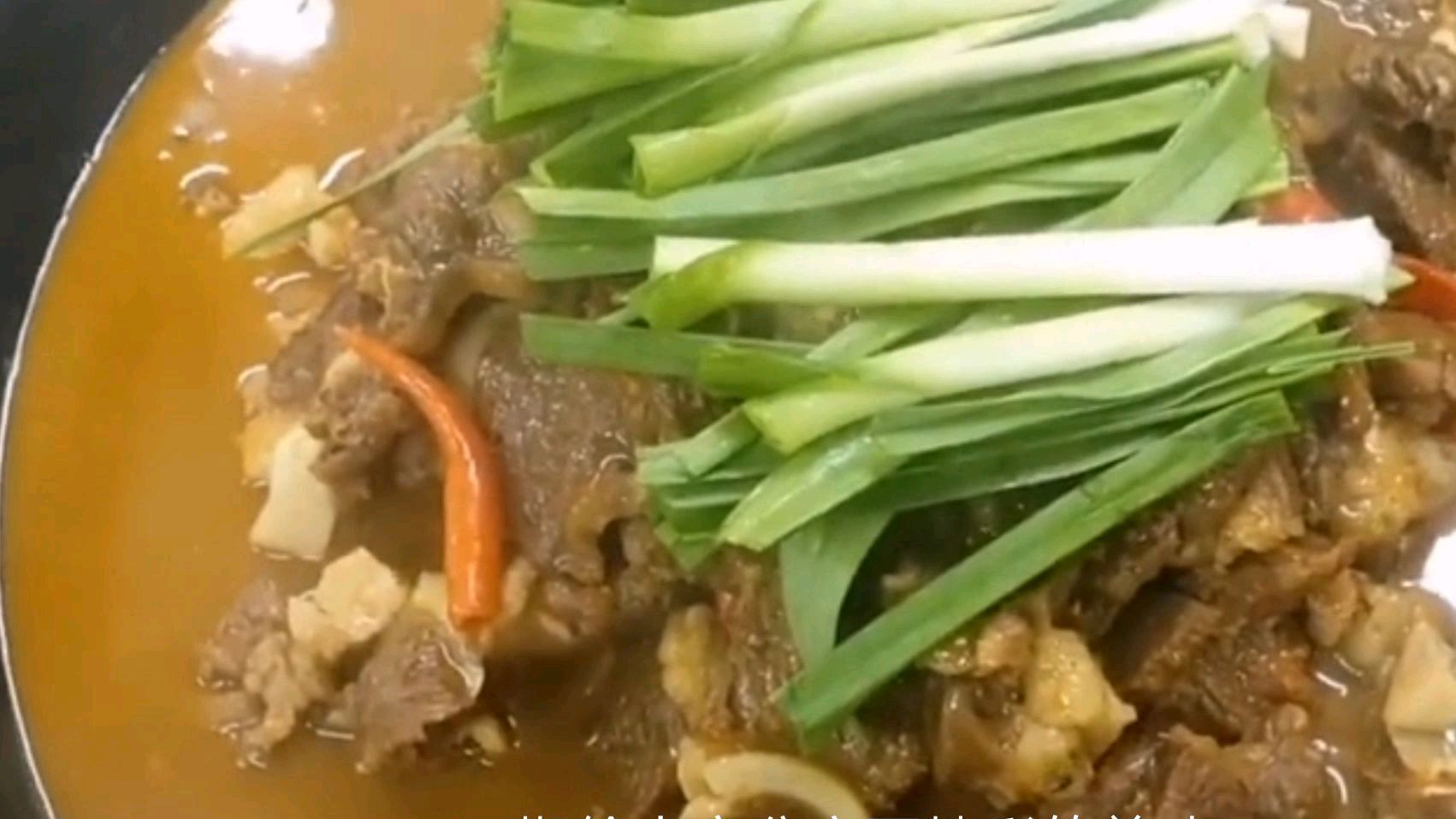 红烧牛肉怎么做才好吃?大厨教你正确做法,咸香软烂不塞牙