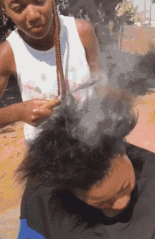 搞笑gif图:在银行看到一大哥,这发型一定花了不少钱!