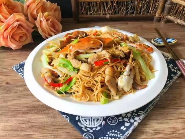 海鲜炒线面:在家也能吃到地道的福州美食哦!